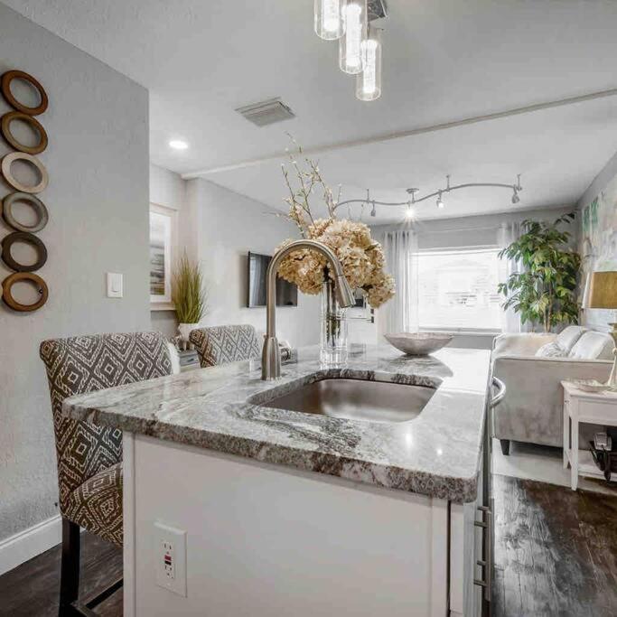 Chic Pad In Center Of Seminole Heights-322 Leilighet Tampa Eksteriør bilde
